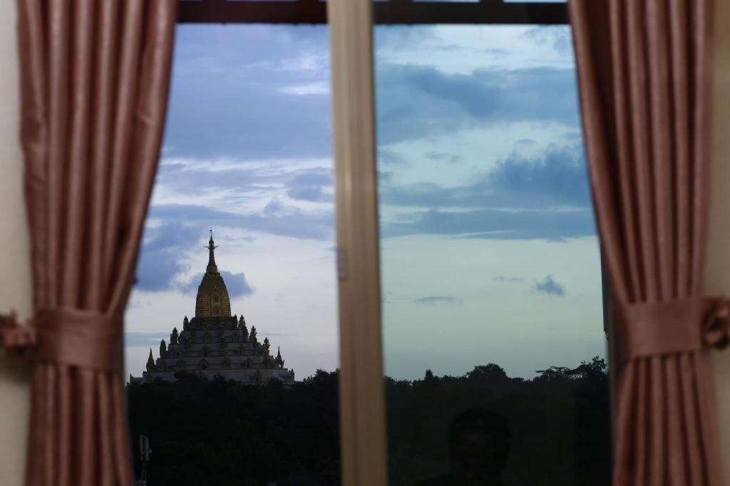 Rose Palace Hotel Yangon Exterior photo