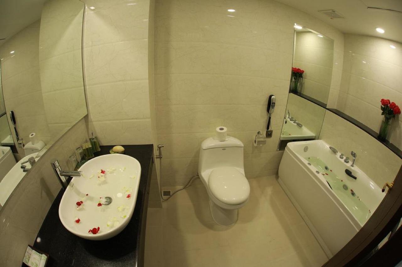 Rose Palace Hotel Yangon Exterior photo